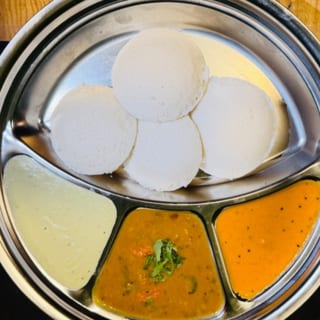 Plain Idli